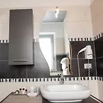 La Grotta 3*
