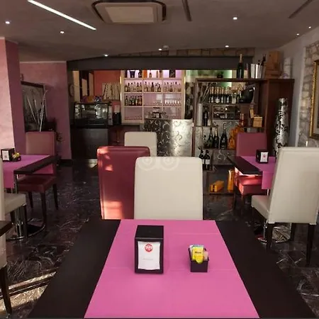 La Grotta 3* Verona