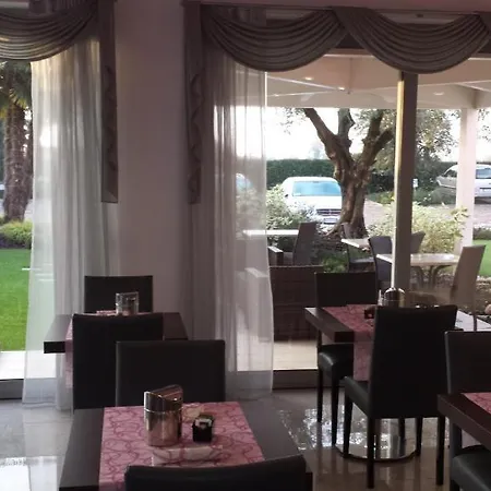La Grotta Hotel 3*