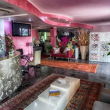 La Grotta 3*